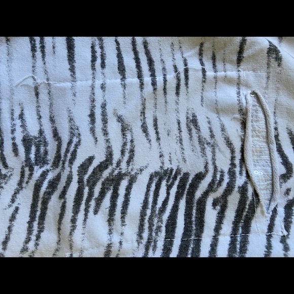 Zebra print lightweight  sweatshirt - Picture 4 of 6